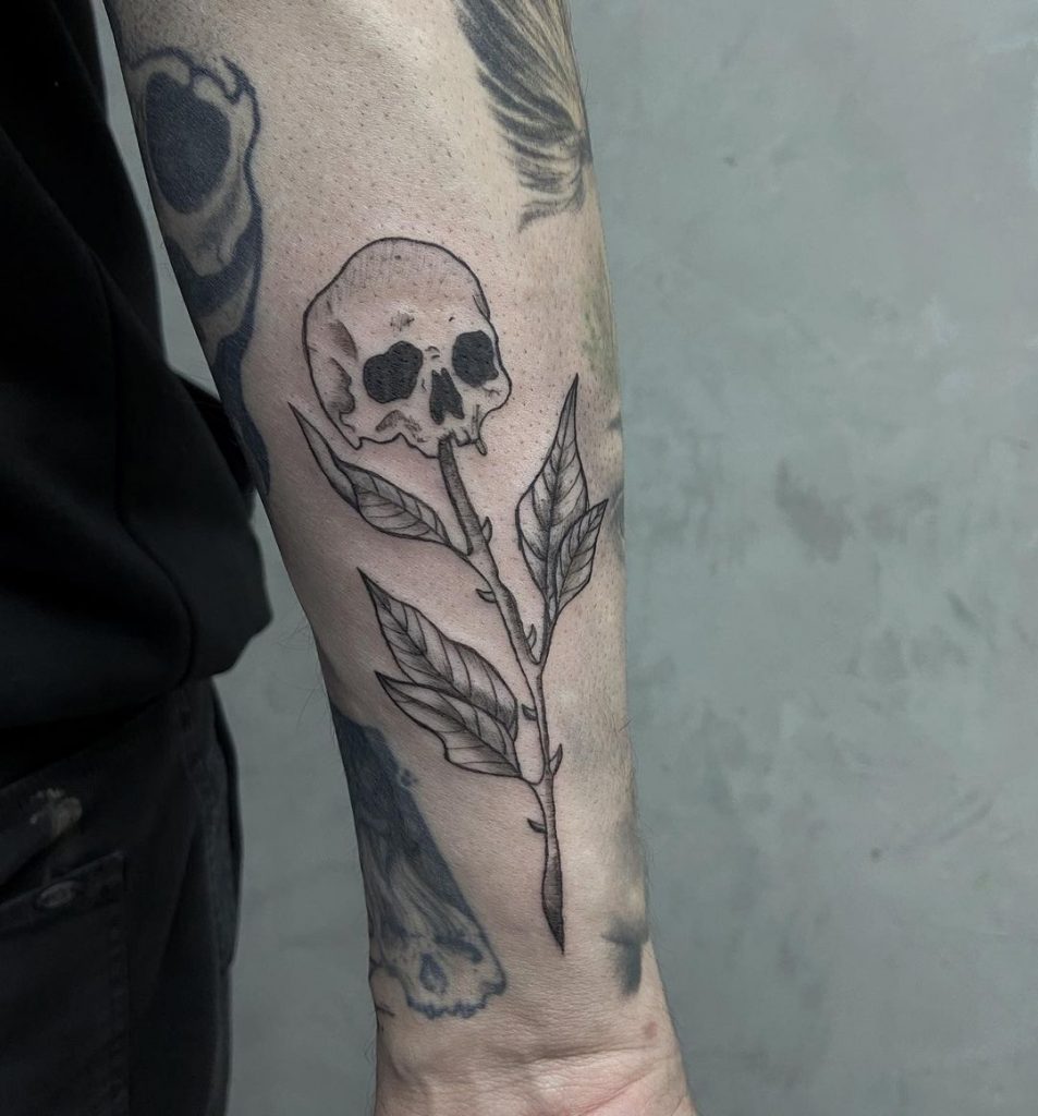 24 Small Skull Tattoos Perfect In 2021 Small Tattoos Ideas