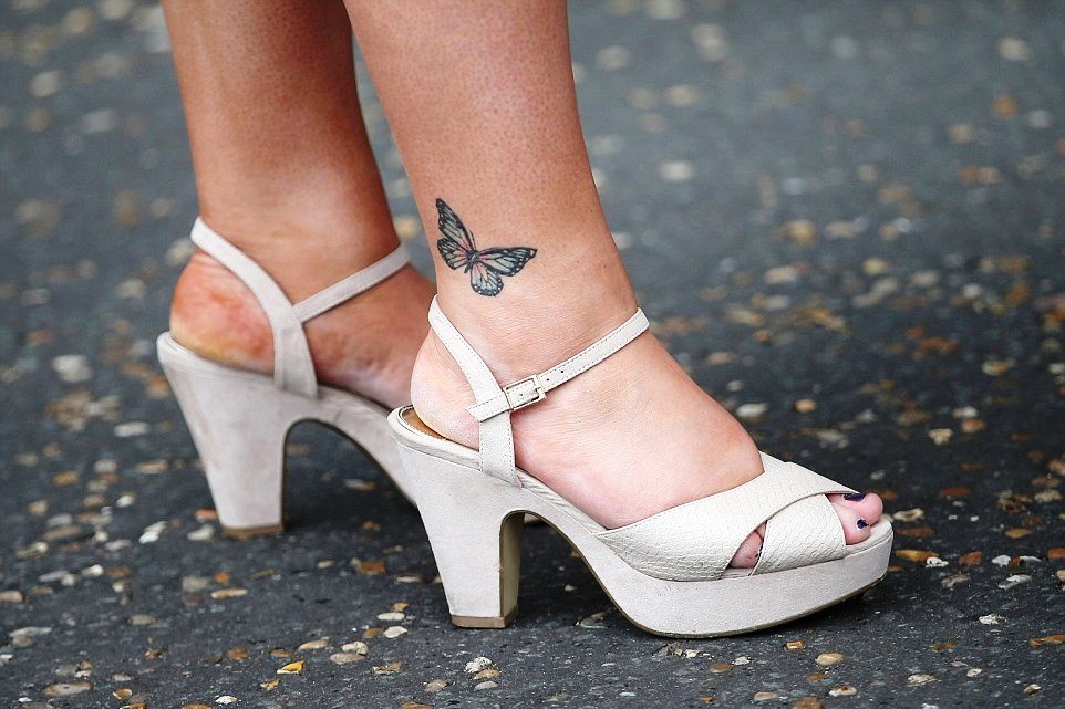 25 Cool Small Tattoos Placement Ideas Yo Tattoo