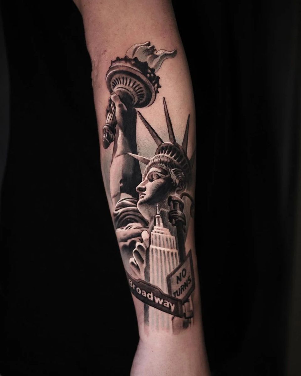 34 Statue Of Liberty Tattoo With Gun Marinmartynn