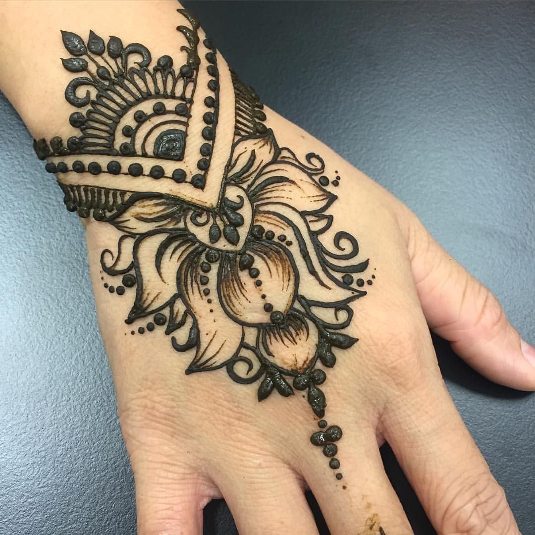 45 Likes 4 Comments Divinehennaartistry Divinehennaartistry On