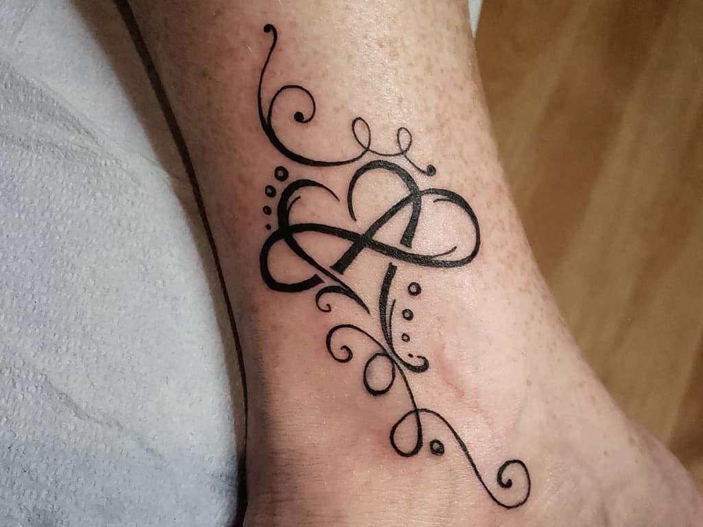 Best Tattoo Ankle Heart Initials 23 Ideas Heart Tattoo Designs Mom