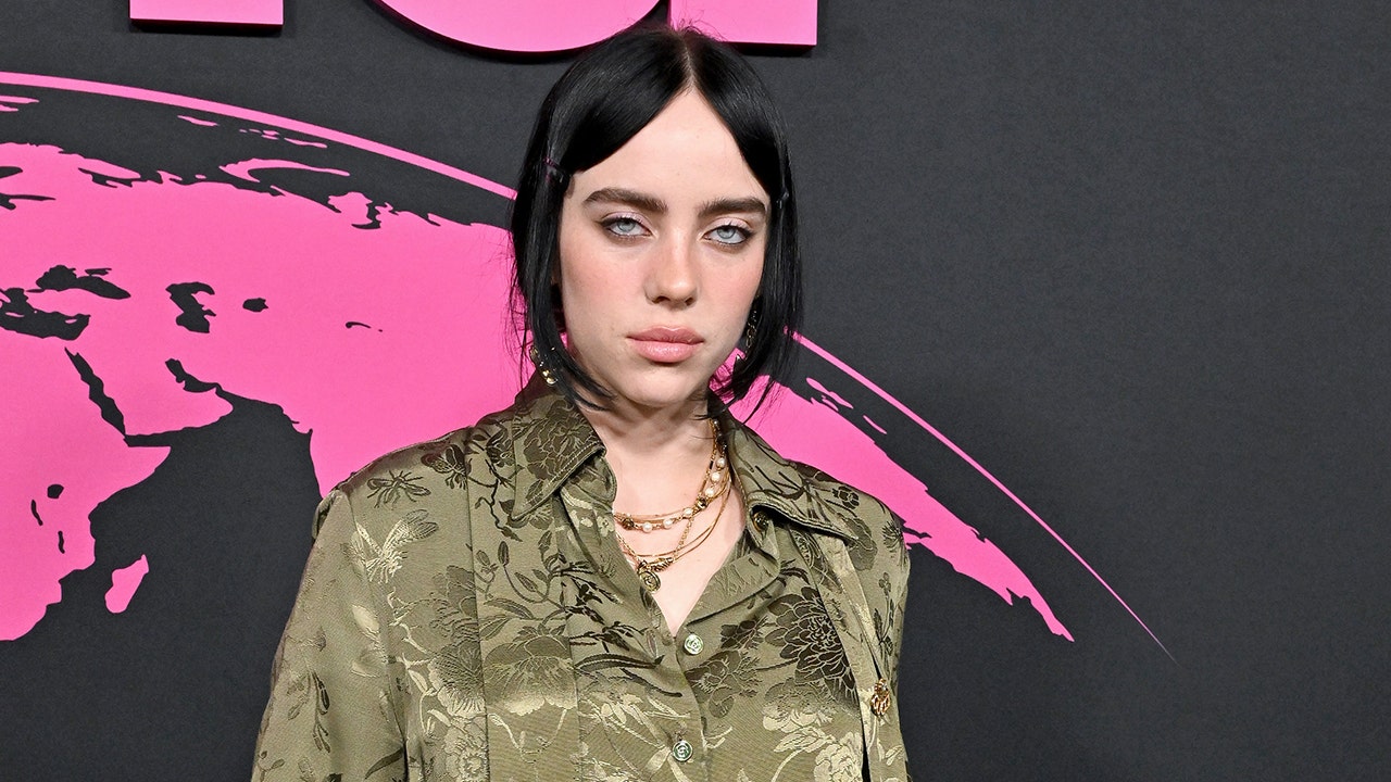 Billie Eilish S Stringy Bikini Selfie Just Revealed Her Chest Tattoo