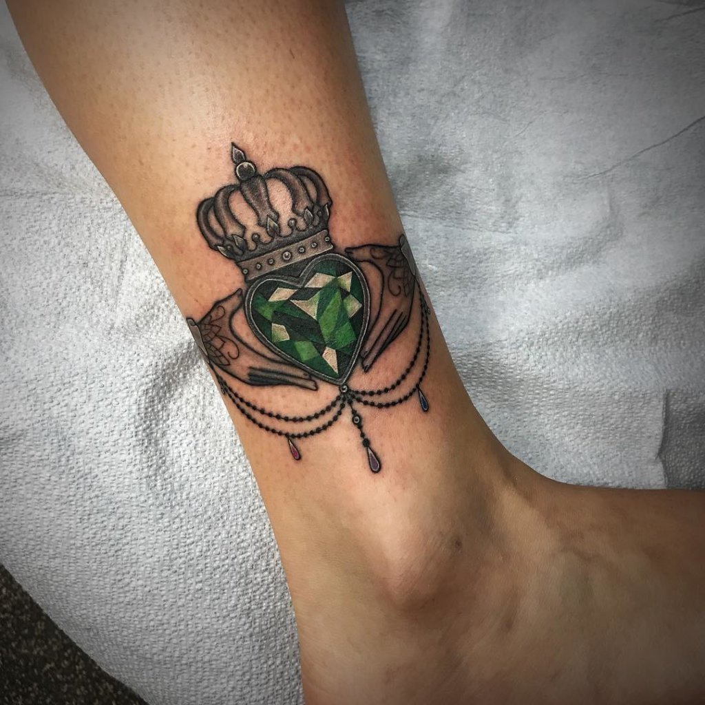 Claddagh Tattoos Amp Their Meanings Illustrated