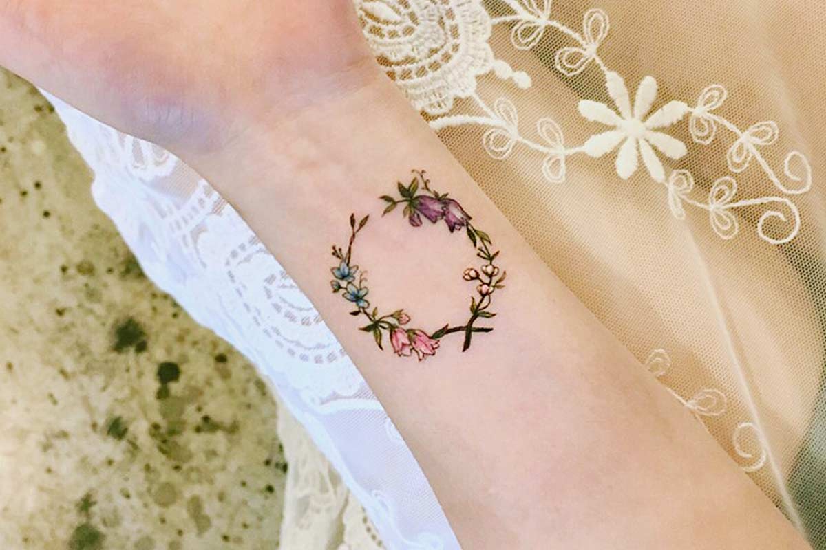 7 Minimalist Flower Wrist Tattoo Ideas