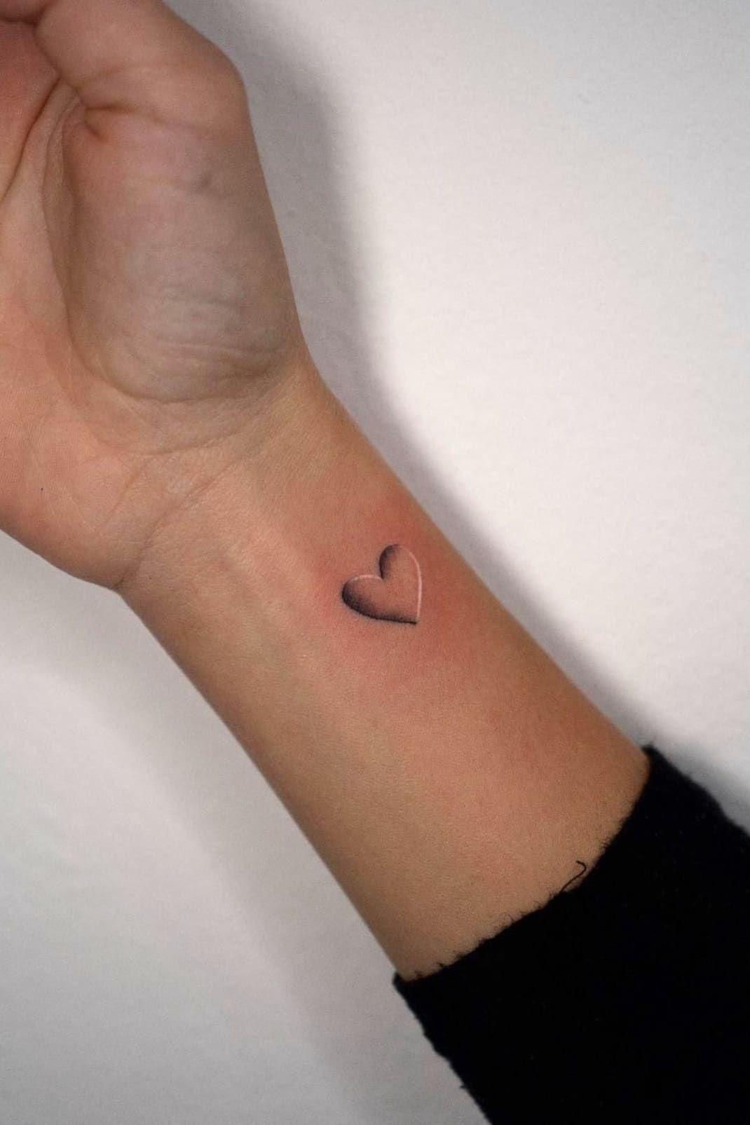 Hartje Achter Op Je Nek Heart Tattoo Simple Heart Tattoos Neck Tattoo