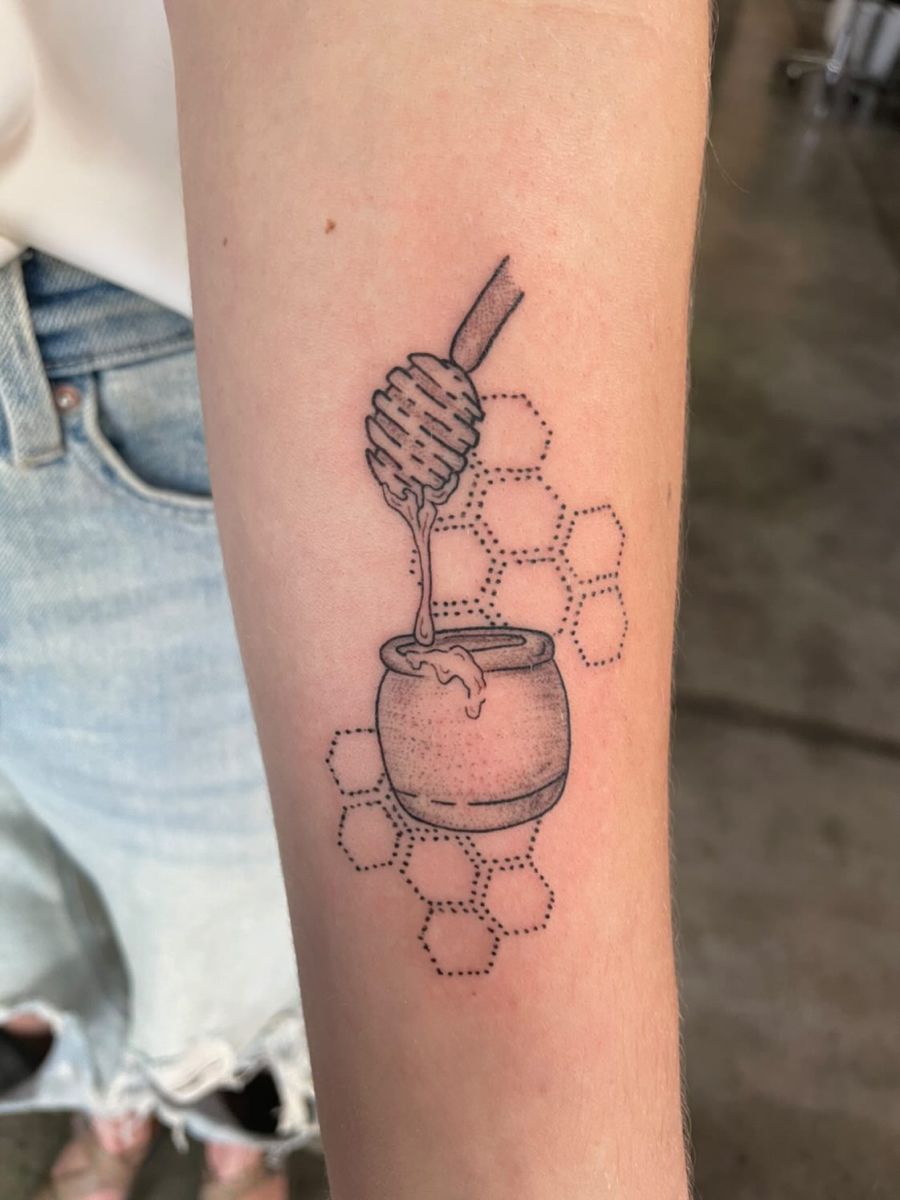 5 Meaningful Honeycomb Tattoo Designs