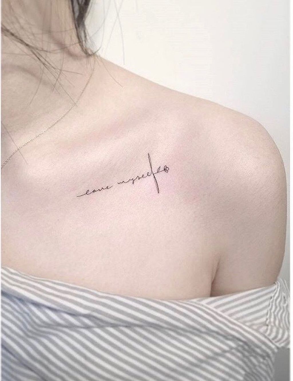 Minimalist Tattoo Women Minimalisttattoos With Images Finger Tattoos Minimalist Tattoo