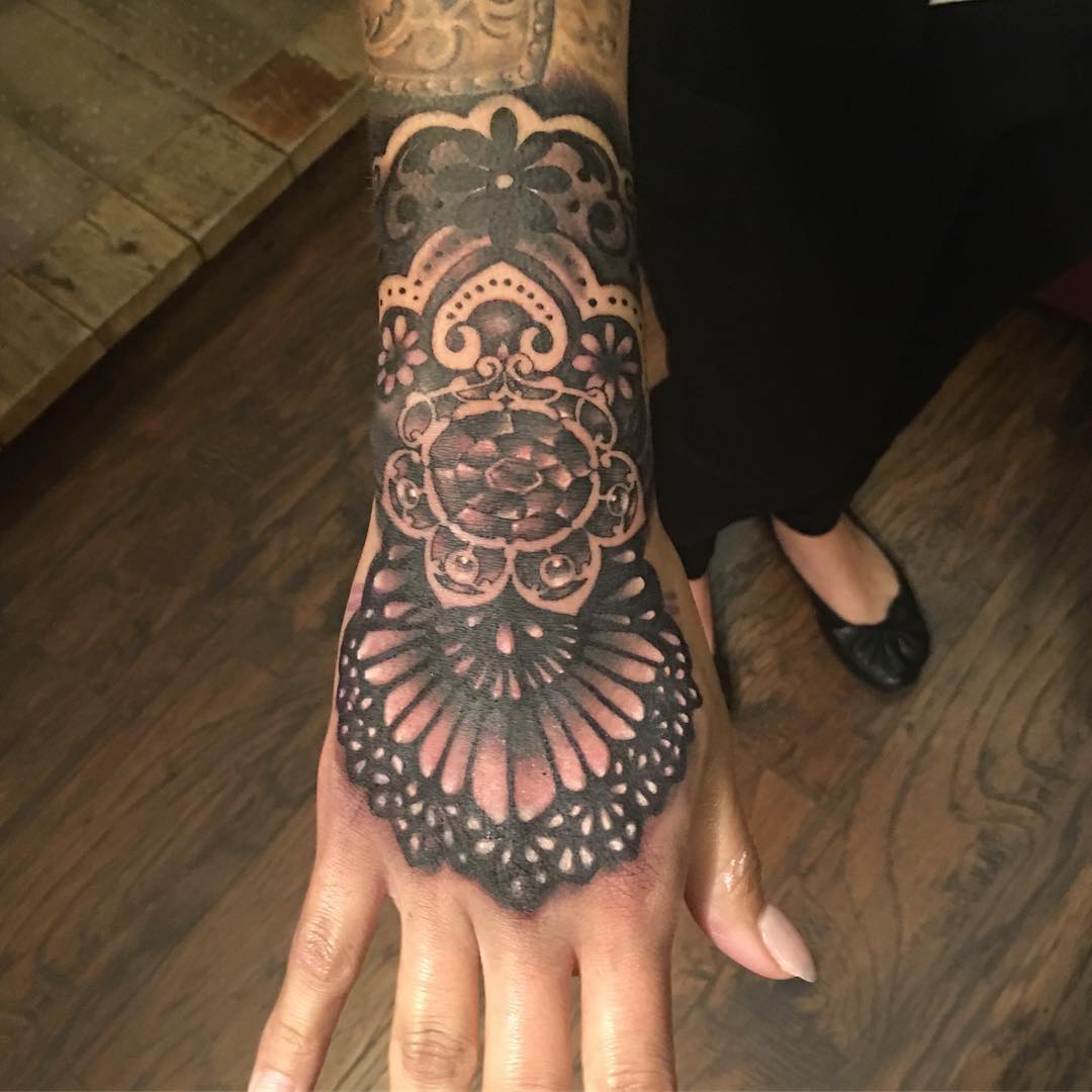 10 Unique Open Hand Tattoo Designs to Try