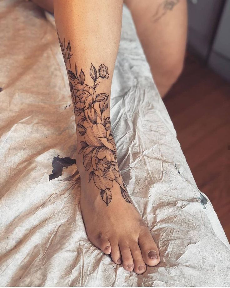 15 Pretty Tattoo Ideas for Legs