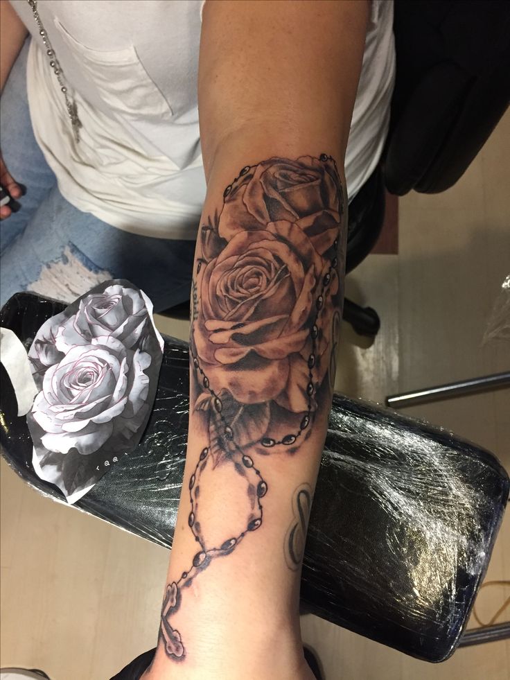 Rose With Rosary I Tattoo Flower Tattoo Brd Rosary Tatting Tattoo