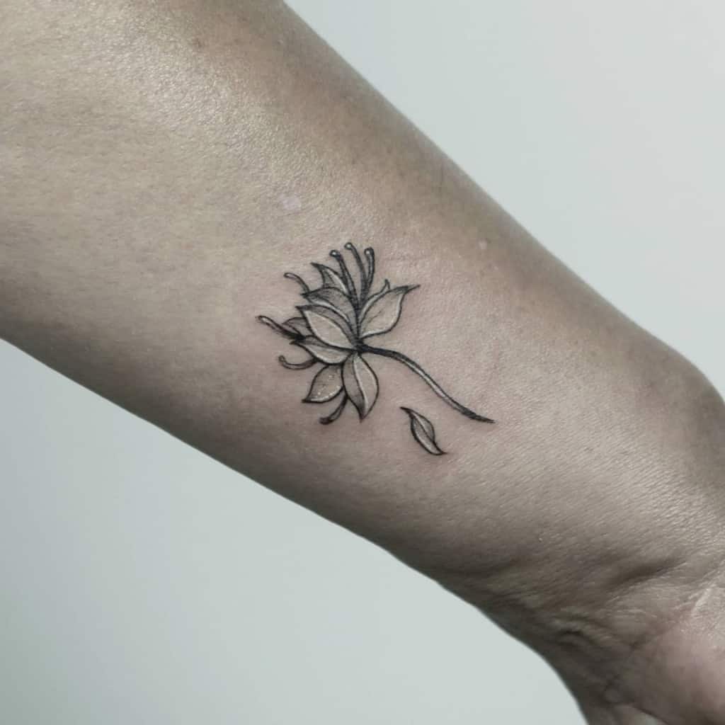 Simple Flower Tattoo Designs for a Delicate Touch