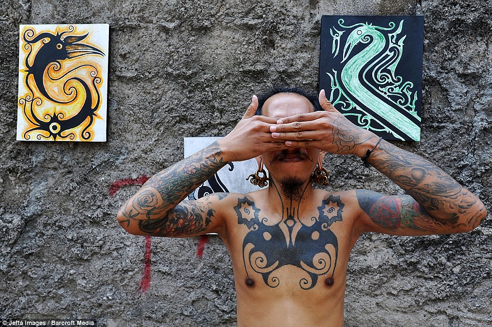 Skin And Amp 39 Bare Amp 39 It Tattoo Artist In Indonesia Shows Off Ink Craft To Help Promote Ancient