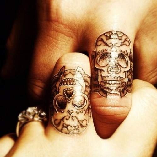 5 Bold Skull Finger Tattoo Ideas