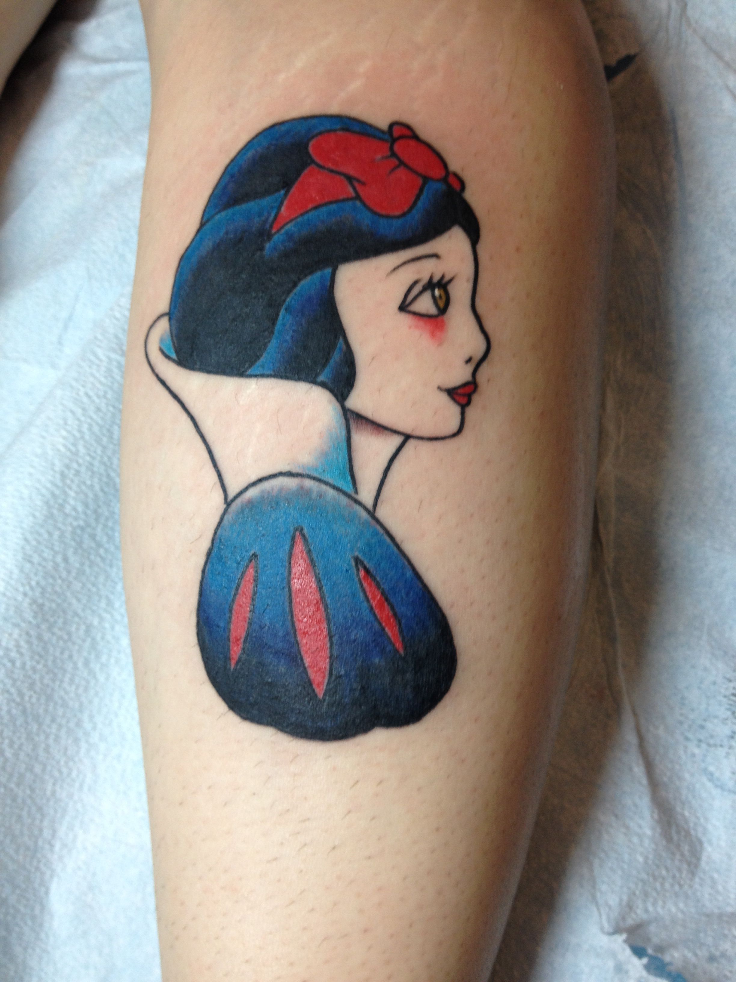 Snow White Tattoo By Ruben Garcia Resistance Tattoo Disneytattoo