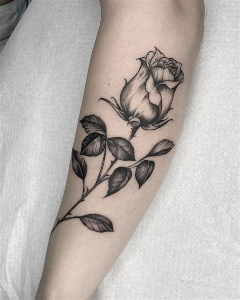 5 Meanings of a Black Rose Tattoo