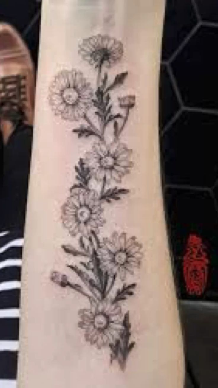 Tattoo Ideas Daisy Chain Black And White Simple Daisy Chain Tattoo