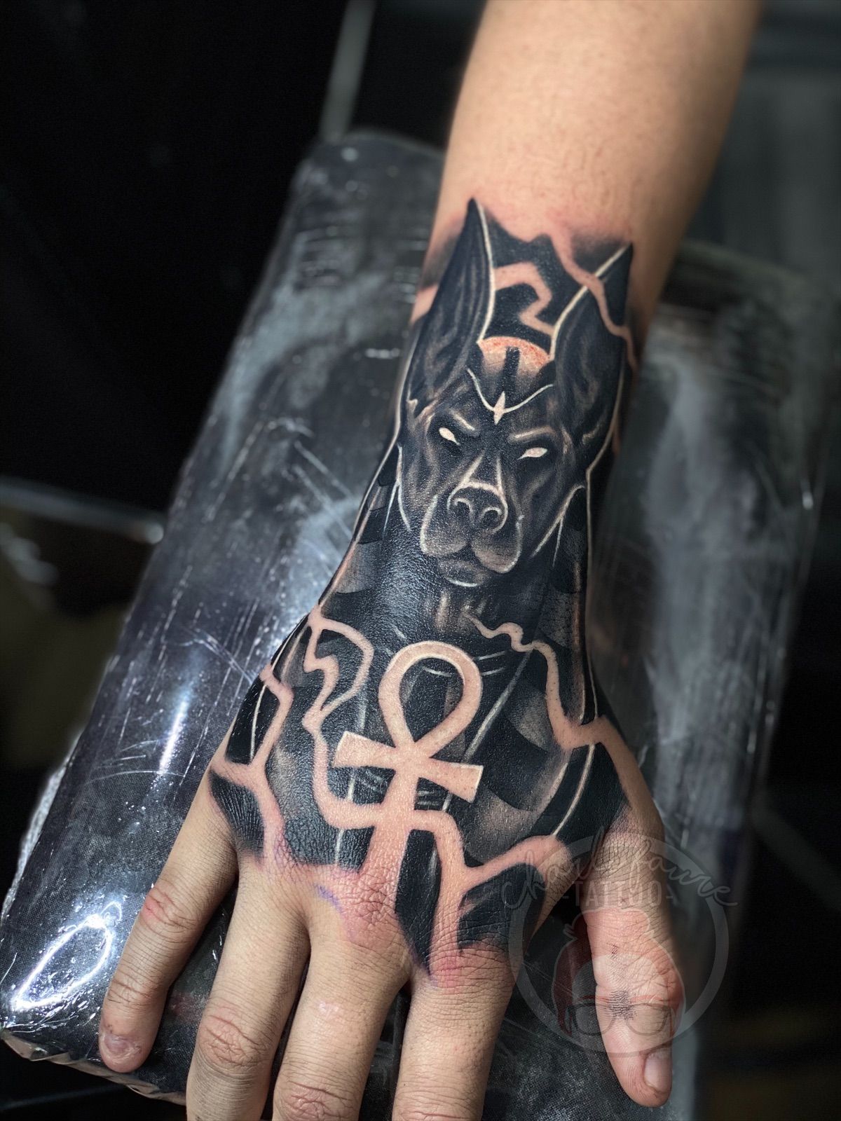 Tatuajes de Anubis: Simbolismo y Diseños