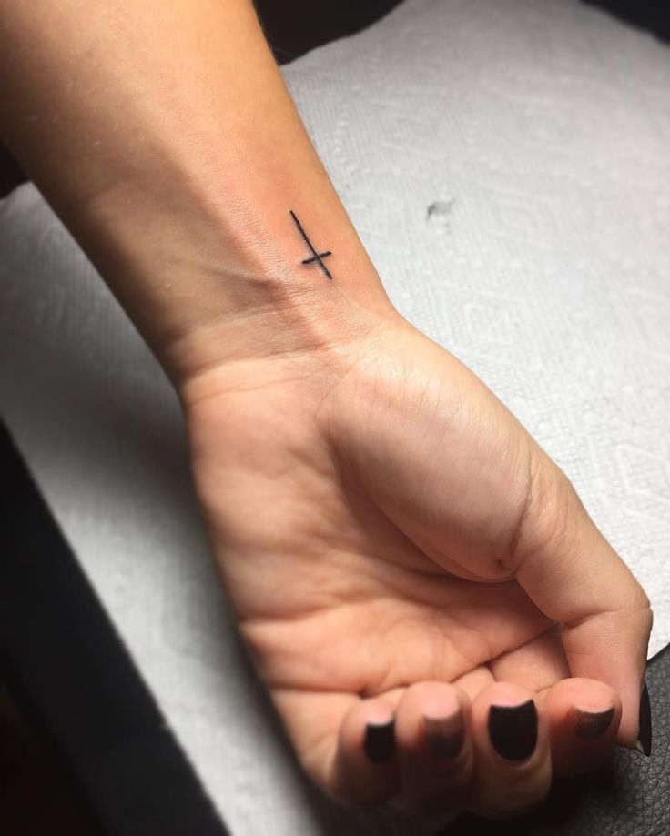 Top 35 Stylish Small Cross Tattoo Designs For Men Amp Women