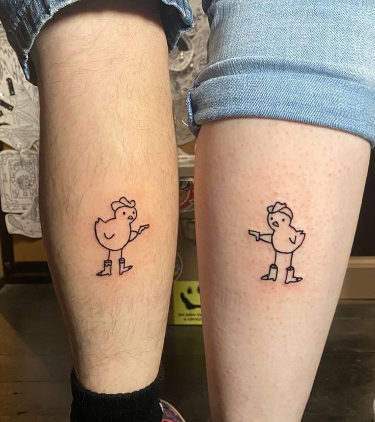 Traditional Chicken Tattoo In 2021 Tattoos Chicken Tattoo Animal Tattoo